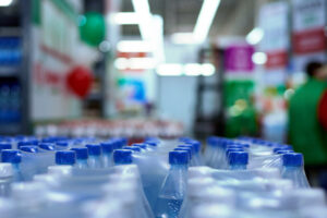 O design da embalagem influencia a percepção do consumidor, fortalece a marca e ajuda produtos a se destacarem no ponto de venda.